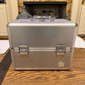 A10 - Caboodles Metallic Silver Beauty Case